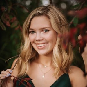 Meet your Posher, Kayla